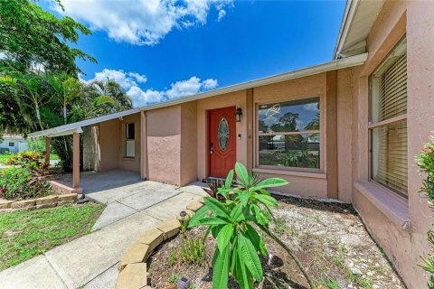 House in Sarasota, Florida 3 bedrooms, 129.88 sq.m. № 2238162 - photo 7