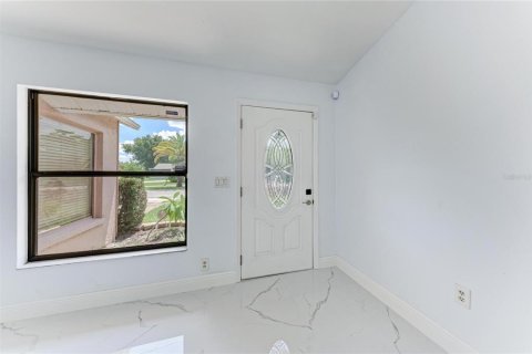 House in Sarasota, Florida 3 bedrooms, 129.88 sq.m. № 2238162 - photo 10