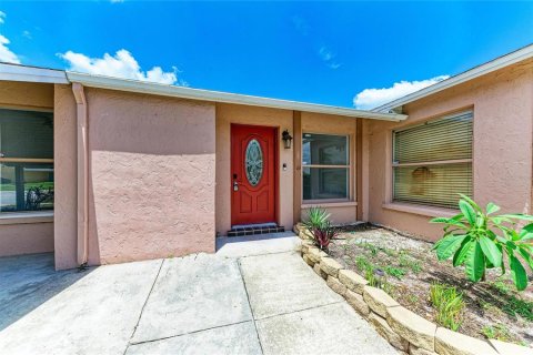 House in Sarasota, Florida 3 bedrooms, 129.88 sq.m. № 2238162 - photo 9