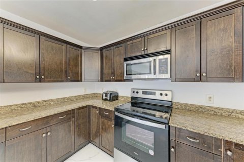 House in Sarasota, Florida 3 bedrooms, 129.88 sq.m. № 2238162 - photo 17