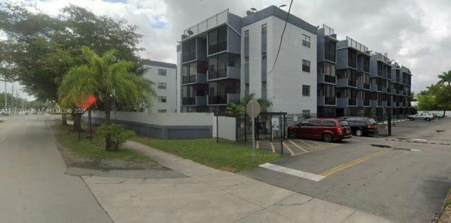 Condominio en North Miami, Florida, 1 dormitorio № 1862707