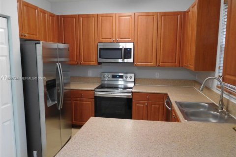 Touwnhouse à louer à Homestead, Floride: 3 chambres, 145.3 m2 № 1976705 - photo 6