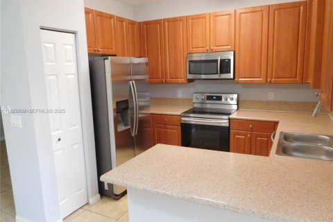 Touwnhouse à louer à Homestead, Floride: 3 chambres, 145.3 m2 № 1976705 - photo 5