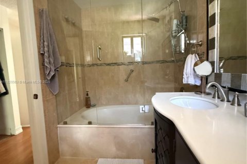 Townhouse in Doral, Florida 3 bedrooms, 159.05 sq.m. № 1779294 - photo 19