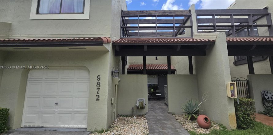 Townhouse in Doral, Florida 3 bedrooms, 159.05 sq.m. № 1779294
