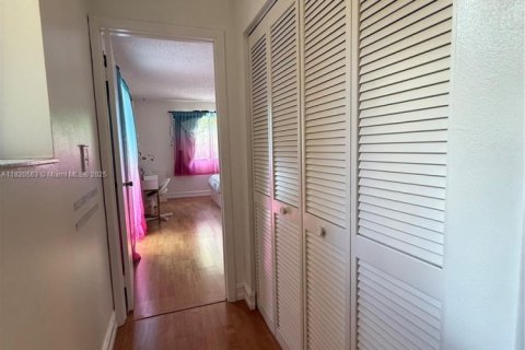 Townhouse in Doral, Florida 3 bedrooms, 159.05 sq.m. № 1779294 - photo 14