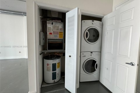 Снять в аренду кондоминиум в Холливуд, Флорида 1 спальня, 68.56м2, № 2004683 - фото 8