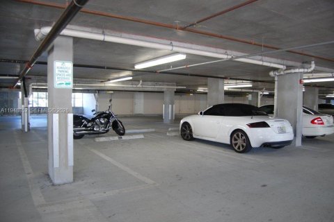 Снять в аренду кондоминиум в Холливуд, Флорида 1 спальня, 68.56м2, № 2004683 - фото 9