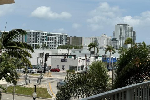 Снять в аренду кондоминиум в Холливуд, Флорида 1 спальня, 68.56м2, № 2004683 - фото 2