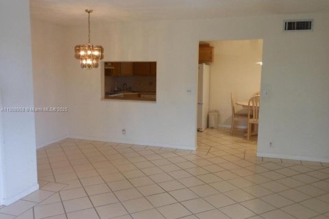 Copropriété à louer à Greenacres, Floride: 2 chambres, 103.21 m2 № 1970328 - photo 2