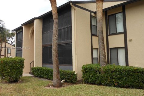Copropriété à louer à Greenacres, Floride: 2 chambres, 103.21 m2 № 1970328 - photo 1