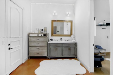 Villa ou maison à vendre à Miami, Floride: 6 chambres, 472.32 m2 № 1975339 - photo 16