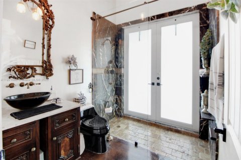 Villa ou maison à vendre à Miami, Floride: 6 chambres, 472.32 m2 № 1975339 - photo 21