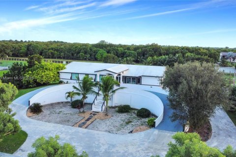 Villa ou maison à vendre à Miami, Floride: 6 chambres, 472.32 m2 № 1975339 - photo 3