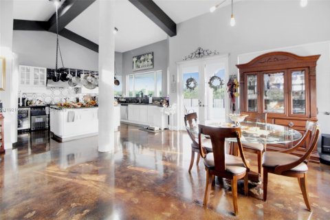 Villa ou maison à vendre à Miami, Floride: 6 chambres, 472.32 m2 № 1975339 - photo 26