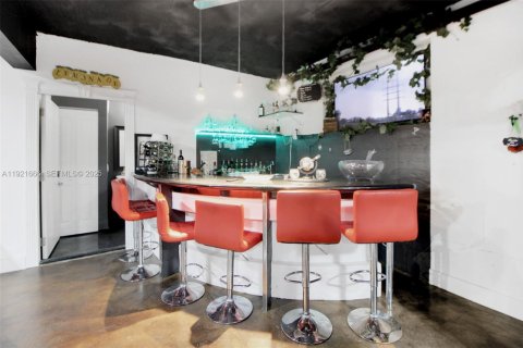 Casa en venta en Miami, Florida, 6 dormitorios, 557.6 m2 № 1975339 - foto 30