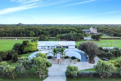 Villa ou maison à vendre à Miami, Floride: 6 chambres, 472.32 m2 № 1975339 - photo 4