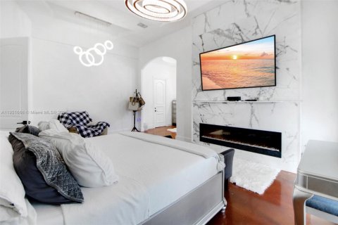 Villa ou maison à vendre à Miami, Floride: 6 chambres, 472.32 m2 № 1975339 - photo 20