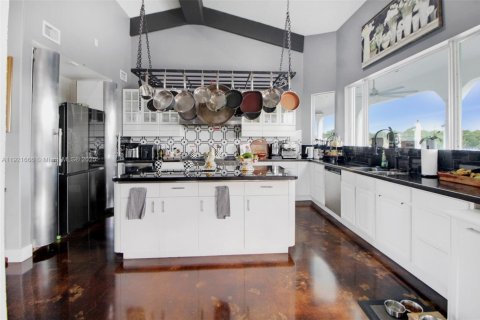 Villa ou maison à vendre à Miami, Floride: 6 chambres, 472.32 m2 № 1975339 - photo 14