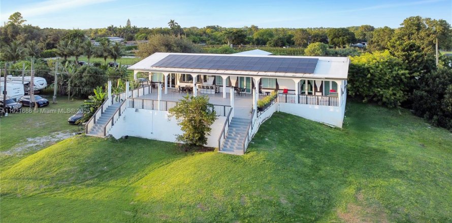 Villa ou maison à Miami, Floride 6 chambres, 472.32 m2 № 1975339