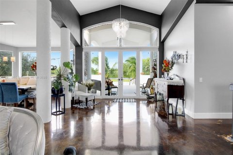 Villa ou maison à vendre à Miami, Floride: 6 chambres, 472.32 m2 № 1975339 - photo 8