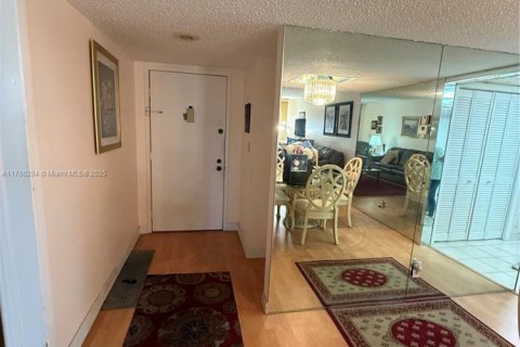 Condo in Weston, Florida, 2 bedrooms  № 1714862 - photo 15