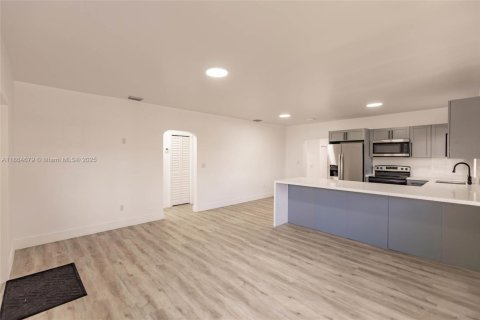 Casa en venta en Miami, Florida, 3 dormitorios, 121.14 m2 № 1893381 - foto 6