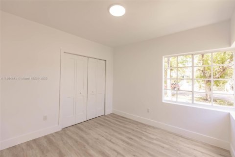 Casa en venta en Miami, Florida, 3 dormitorios, 121.14 m2 № 1893381 - foto 18