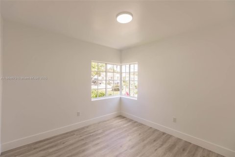 Casa en venta en Miami, Florida, 3 dormitorios, 121.14 m2 № 1893381 - foto 17