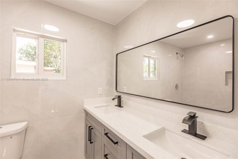 Casa en venta en Miami, Florida, 3 dormitorios, 121.14 m2 № 1893381 - foto 9