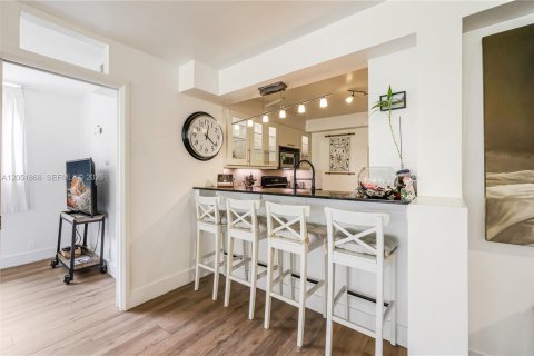 Condo in Key Biscayne, Florida, 3 bedrooms № 2189087 - photo 15