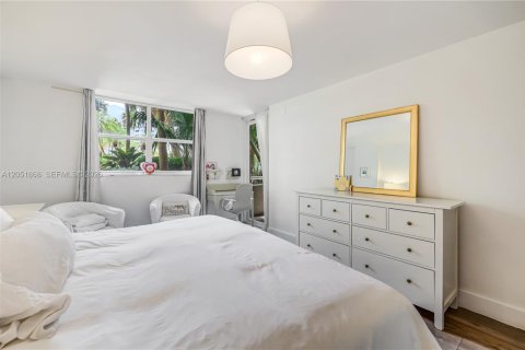 Condo in Key Biscayne, Florida, 3 bedrooms № 2189087 - photo 20
