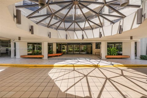 Condo in Key Biscayne, Florida, 3 bedrooms № 2189087 - photo 3