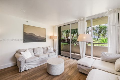 Condo in Key Biscayne, Florida, 3 bedrooms № 2189087 - photo 11