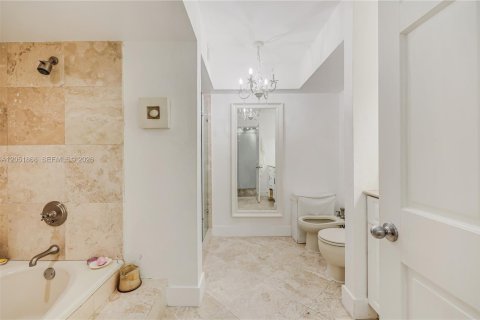Condo in Key Biscayne, Florida, 3 bedrooms № 2189087 - photo 23