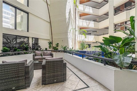 Condo in Key Biscayne, Florida, 3 bedrooms № 2189087 - photo 2