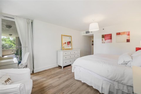 Condo in Key Biscayne, Florida, 3 bedrooms № 2189087 - photo 22