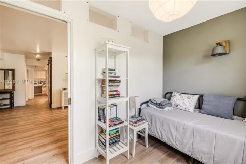 Condo in Key Biscayne, Florida, 3 bedrooms № 2189087 - photo 17
