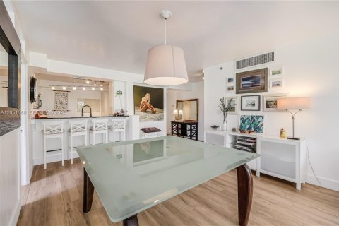 Condo in Key Biscayne, Florida, 3 bedrooms № 2189087 - photo 13