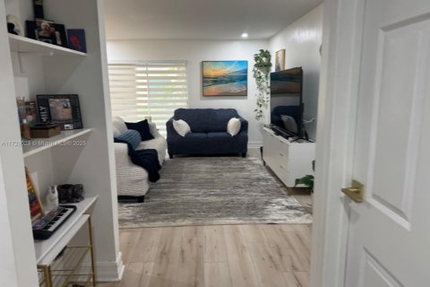 Condo in Coral Springs, Florida, 2 bedrooms  № 1764431 - photo 11