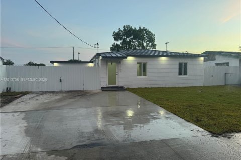 House in Miami Gardens, Florida 4 bedrooms, 145.86 sq.m. № 2076152