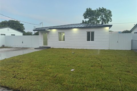 House in Miami Gardens, Florida 4 bedrooms, 145.86 sq.m. № 2076152 - photo 3