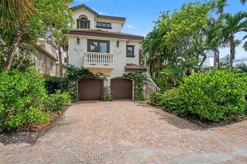 House in Captiva, Florida 6 bedrooms, 330.27 sq.m. № 2166914 - photo 3