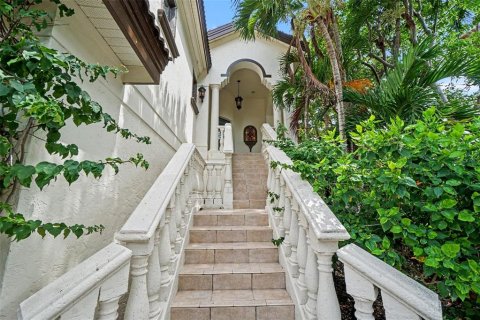 House in Captiva, Florida 6 bedrooms, 330.27 sq.m. № 2166914 - photo 4