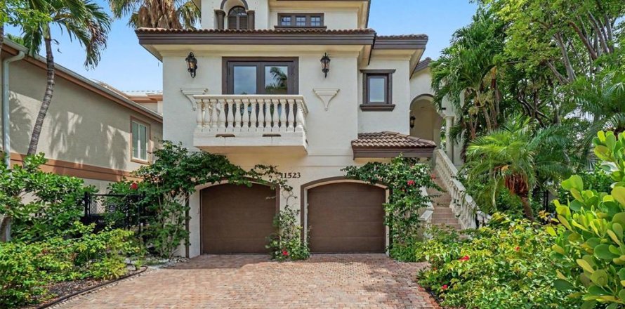 House in Captiva, Florida 6 bedrooms, 330.27 sq.m. № 2166914