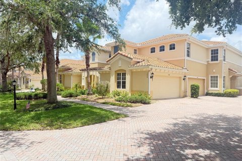 Condo in Sun City Center, Florida, 3 bedrooms  № 1821217 - photo 1
