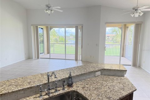 Condo in Sun City Center, Florida, 3 bedrooms  № 1821217 - photo 9