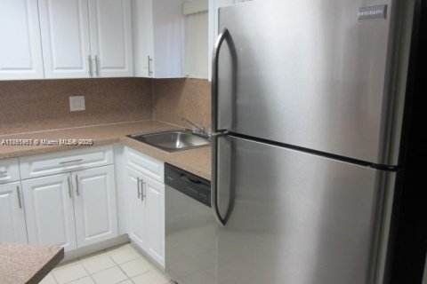 Condominio en venta en Doral, Florida, 1 dormitorio, 75.25 m2 № 1890218 - foto 5