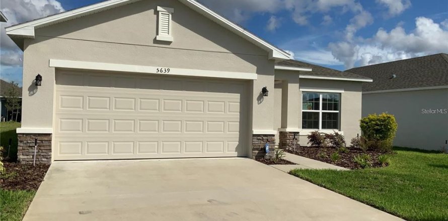 House in Davenport, Florida 3 bedrooms, 141.21 sq.m. № 2222275