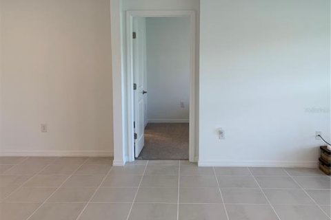 House in Davenport, Florida 3 bedrooms, 141.21 sq.m. № 2222275 - photo 6
